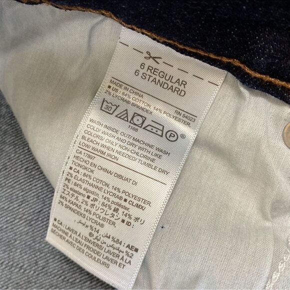 Old Navy Mid-rise Flare Jeans (Size 6) - Picture 7 of 7